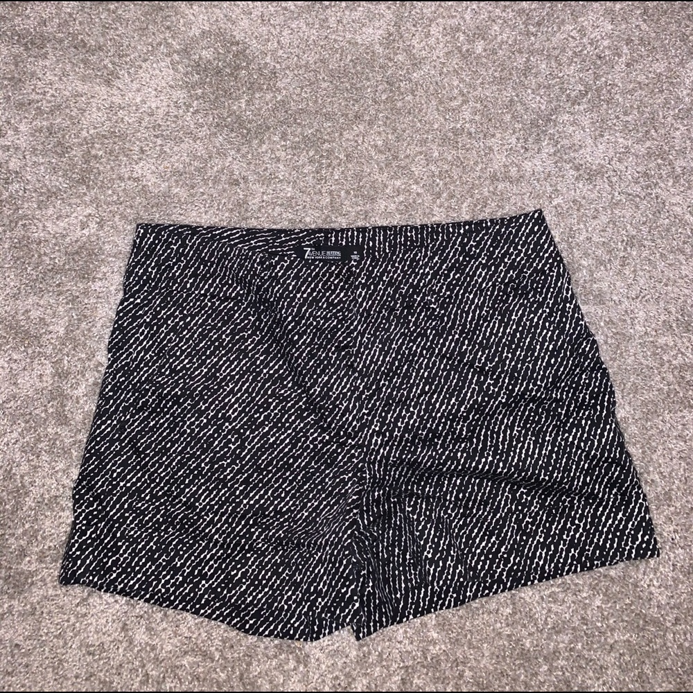 7th Avenue NY & Company Black & White shorts sz 10 - Picture 2 of 7